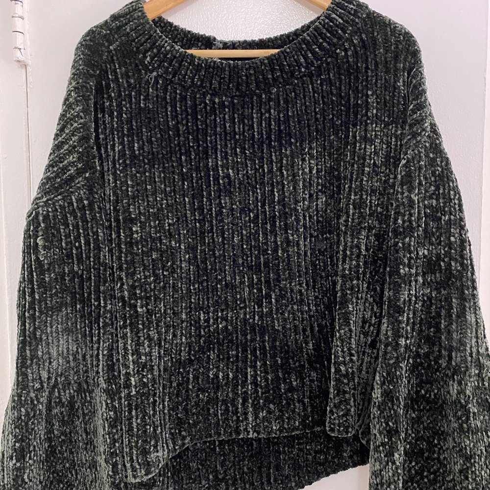 EXPRESS Jungle Green Sweater - Size M